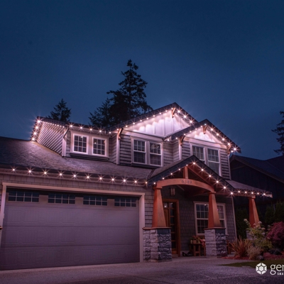 Permanent residential roofline lighting Photo